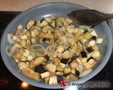 Φωτογραφία βήματος 5 της συνταγής Αλμυρά crumbles με μελιτζάνα, ντομάτα, βασιλικό