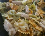 Foto del paso 1 de la receta: Lazos de colores con setas y pollo