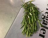 Une image de l'étape 3 de Pommes grenailles aux herbes ail rose en chemise.