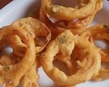 A picture of step 6 of Onion Rings Pakoda.