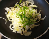 Foto del paso 2 de la receta: Abadejo en salsa de ajetes y cebolla