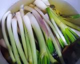 Foto del paso 3 de la receta: Filetes de ternera aliñados con cebolletas tiernas aliñadas