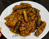 A picture of step 7 of Bhindi Peanut Masala.