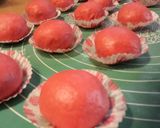 Foto langkah ke 6 dari resep Donat Maizena Merah Putih.