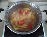 Hình bước làm 2 của món Khoai tây xúc xích chiên giòn