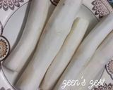 A picture of step 2 of Mooli Parathas.