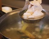 Foto langkah ke 10 dari resep Soto Ayam Favorit Anak dan Keluarga: Rebus Ayam CUKUP 2 MENIT SAJA!.
