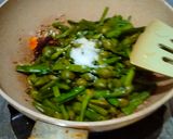 Foto langkah ke 3 dari resep Tumis genjer.