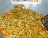 Foto langkah ke 5 dari resep Resep mie goreng pedas simpel dan enak.