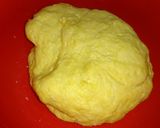 Hình bước làm 2 của món Bánh mì cà rốt tạo hình chú chim mới nở