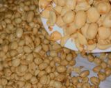 Foto langkah ke 4 dari resep Kacang Bawang Renyah dan Gurih, Janji 😂.