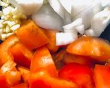 Foto del paso 3 de la receta: BIFES DE HÍGADO VACUNO (salteados con cebolla, tomate y vino blanco) 🍲👏😋😋❤️