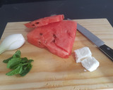 Foto del paso 1 de la receta: Bruschetta de sandía con queso feta y hierbabuena