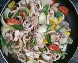 Hình bước làm 5 của món Mực xào thơm cà..