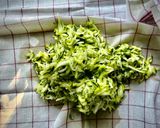 Foto del paso 2 de la receta: Gofre de calabacín con queso cottage