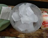 Foto langkah ke 1 dari resep Es Teh Yakult.