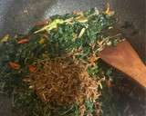 Foto langkah ke 4 dari resep 185. Oseng Daun Pepaya Teri.