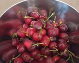 Foto del passaggio 2 della ricetta Yogurt alla frutta fresca: Ciliegie, Nespole, Giuggiole e menta fresca