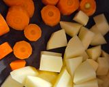 Foto del paso 1 de la receta: Nidito de puré de papa y zanahoria con huevos duros by Ana María Wolf 🪺🥔 🥕🥚🧈🥚