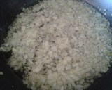 Foto del paso 1 de la receta: Arroz con chipirones y verdura al vino