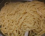 A picture of step 3 of Spaghetti with garlic, chilli and Parmesan.