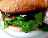 A picture of step 5 of My Mexican Chicken Burger. 😘.
