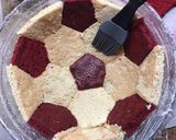 Foto del paso 11 de la receta: Tarta balón con galletas navideñas y frosting de turrón ⚽️