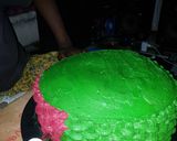 A picture of step 2 of Basket wave cake decoration.