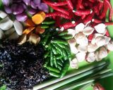 Foto langkah ke 2 dari resep Ayam kampung tumis Andaliman.