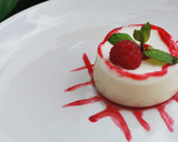 Foto del paso 5 de la receta: Panna cotta de coco con  coulis de frambuesa