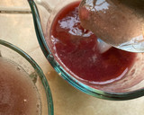 Foto del paso 10 de la receta: Mousse de frutos rojos, glaseado espejo y helado de nuez