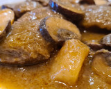 Foto del paso 9 de la receta: Carrilleras ibéricas guisadas con champiñones y vino blanco