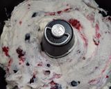 Foto del paso 2 de la receta: Torta con frutos rojos