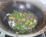 Foto langkah ke 3 dari resep Telur Ceplok Soun Cabe Ijo.