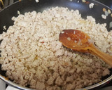Foto del paso 2 de la receta: Empanada de pollo y crema de pimientos 