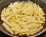 Foto del paso 3 de la receta: Patatas fritas con Paletilla ibérica salteada