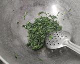 A picture of step 4 of Methi Matar Malai.