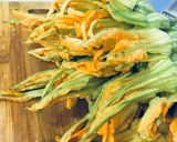 Hình bước làm 1 của món Bí nụ xào bò