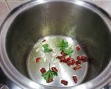 Foto del passaggio 3 della ricetta Zuppa di legumi con borragine