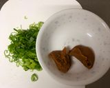 A picture of step 3 of Shijimi Mussels Miso Soup.
