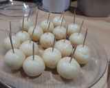 Foto del paso 4 de la receta: Balas de vidrio (bolitas de coco acarameladas)