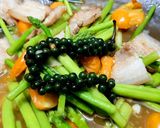 Hình bước làm 2 của món Măng tây cà chua xào thịt