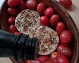 Foto del paso 2 de la receta: Tomates cherry asados con provoleta de leche de búfala