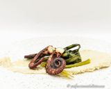 Foto del passaggio 8 della ricetta Polpo Croccante alla Piastra con Fave e Cicorietta