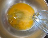 Hình bước làm 4 của món Bánh bông lan castella chà bông sốt dầu trứng