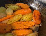 Foto del paso 4 de la receta: Bife de chorizo relleno con hongos y vegetales glaseados