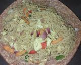 A picture of step 3 of Fried indomie with egg and vegetables.
