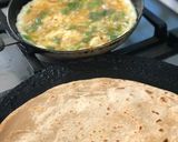 A picture of step 3 of Chessy green onion omelet.