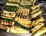 Foto del paso 2 de la receta: Bastoncitos de zapallitos grillados a la plancha