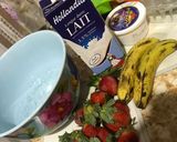 A picture of step 1 of Strawberry and banana milkshake.